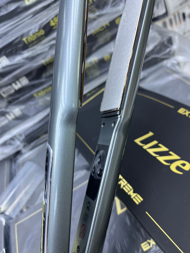 عکس محصول: اتو مو لیز دوشاخ 10 آمپر برند لیز مدل Lizze Extreme، اتو مو حرفهای مخصوص کراتین و تراپی